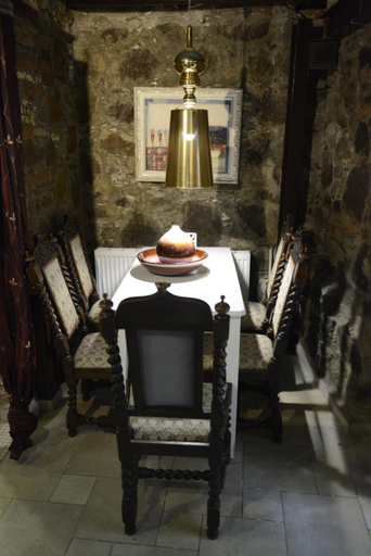 Others 2, Crambero Suites