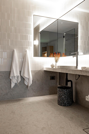 Bathroom 16