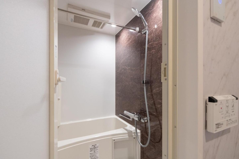 Bathroom 4, LaVie Hatsudai, Shibuya