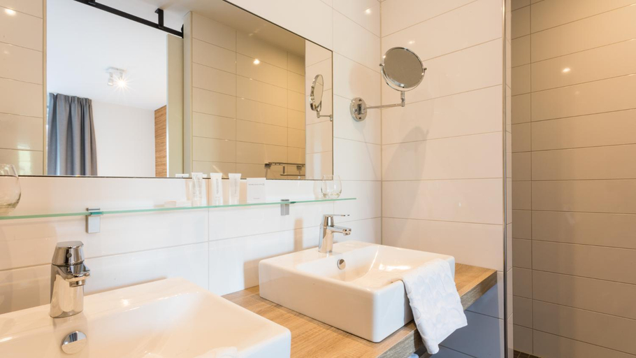 Bathroom 3, Hotel Kaap West I Kloeg Collection, Veere