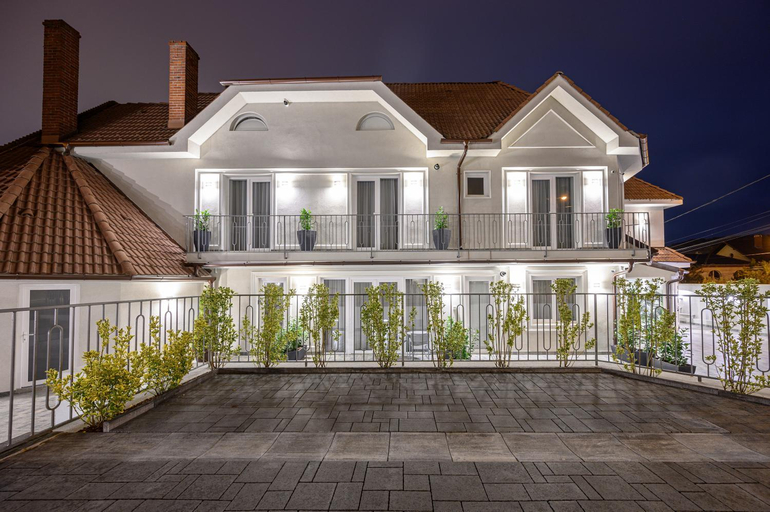 Others 3, Dozsa Residence, Oradea