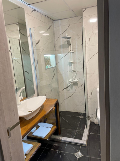 Bathroom 4, Luxin, Tbilisi