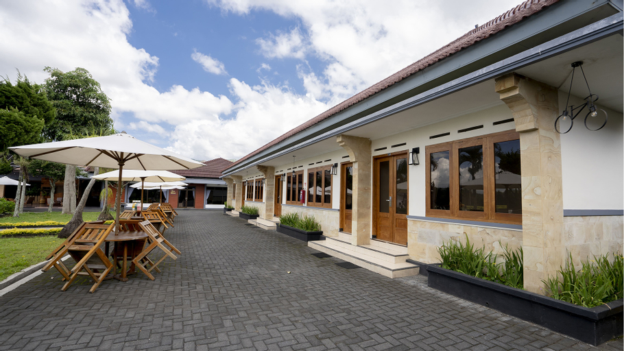 Exterior & Views 12