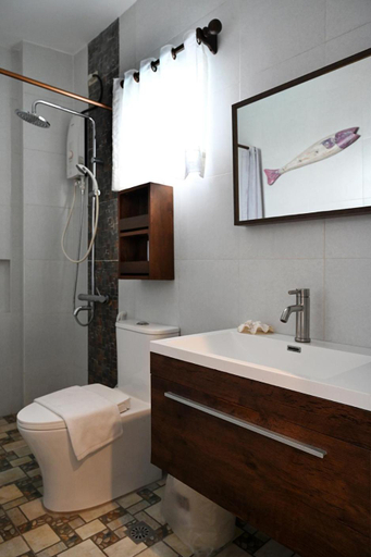 Bathroom 4, Oslob Whale Shark Resort, Oslob