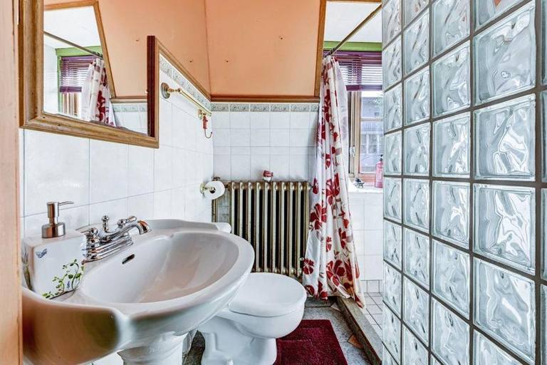 Bathroom 1, B&B Au Petit Roi, Communauté-Urbaine-de-Québec