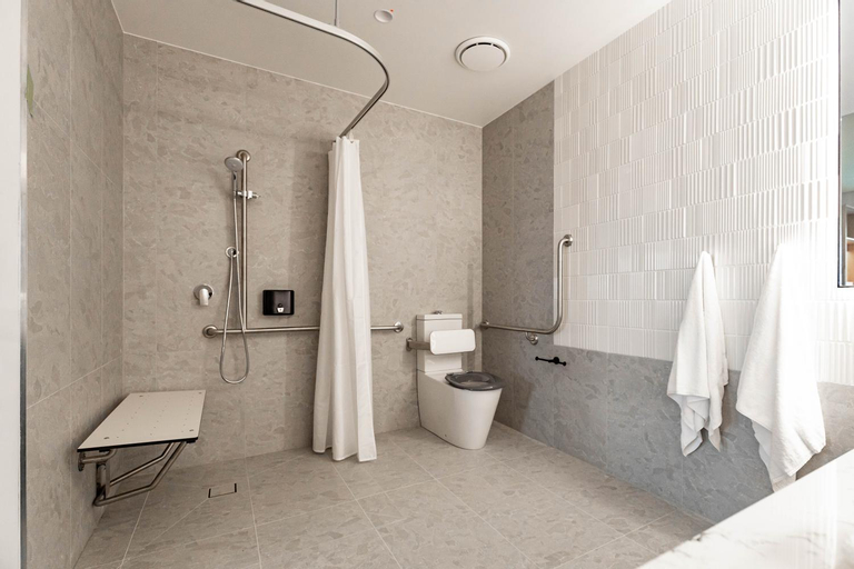 Bathroom 10