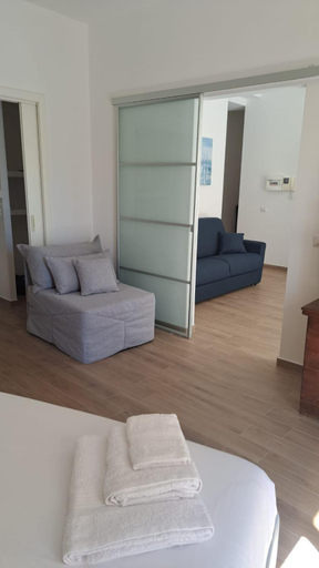 Others 5, M. Szwed. Guest House old Bari, Bari