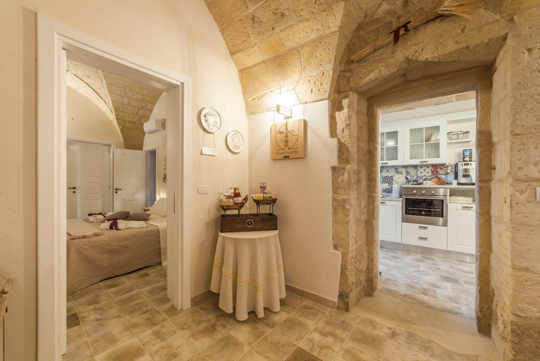 Others 5, La Luna In Cortile, Lecce