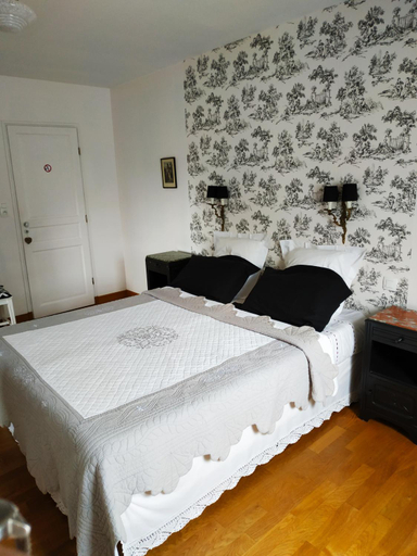 Others 4, La loge, Cher
