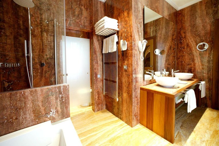 Bathroom 5, Mirador de Dalt Vila-Relais & Chateaux, Baleares