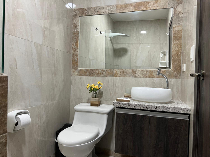 Bathroom 4, Katamar, Manta