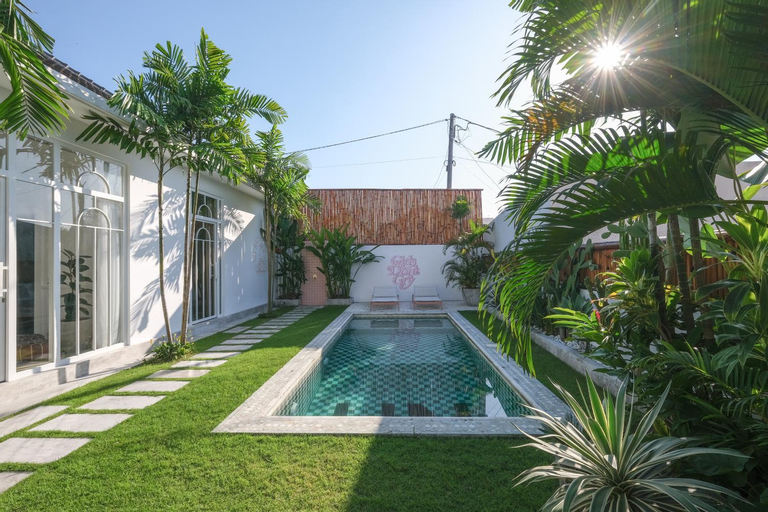 Swimming Pool 25