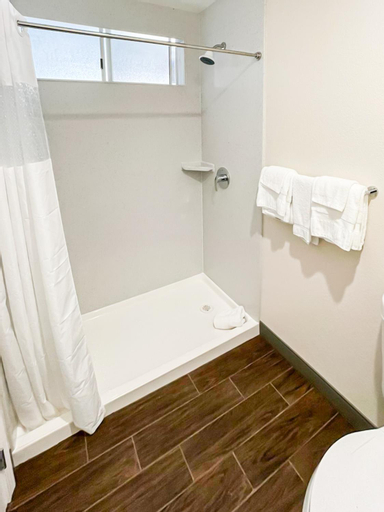 Bathroom 11