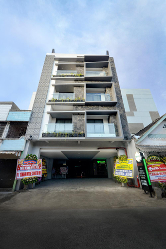 Exterior & Views 18