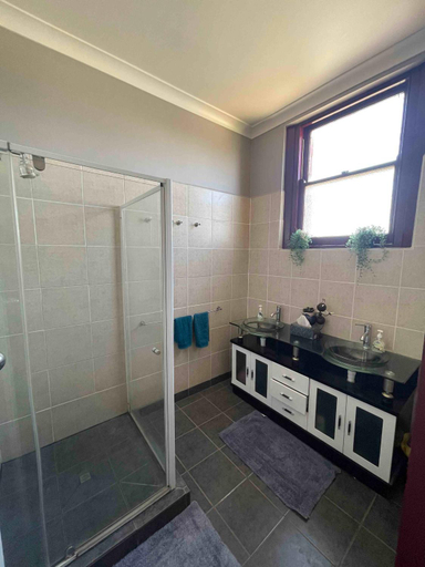 Bathroom 2, Kaneira Hotel, Buloke - North