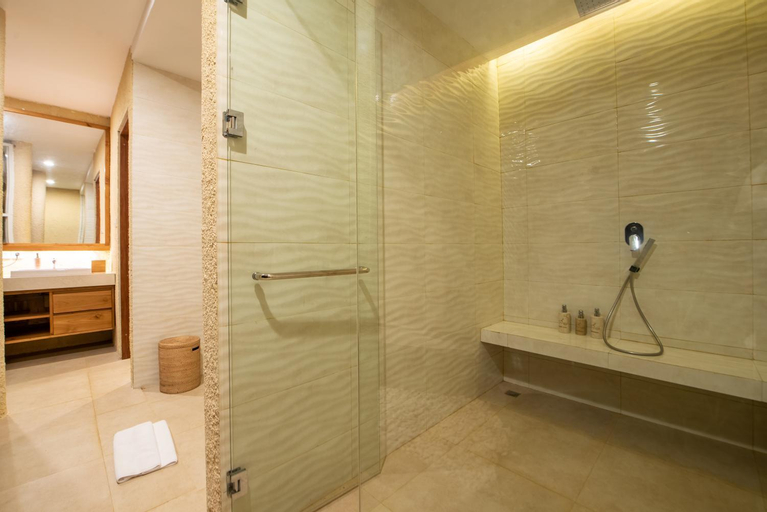 Bathroom 15