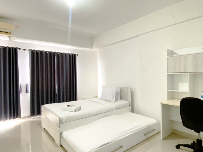 Bedroom 1, Good Deal and Comfortable Studio Park View Condominium Apartment By Travelio, Depok