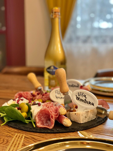 Food & Drinks 5, Vila Montana Valiug, Valiug