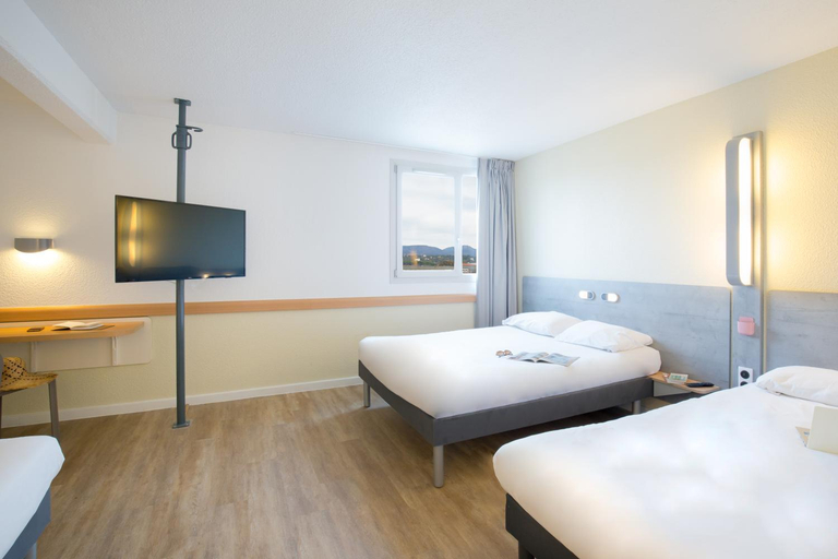 Bedroom 2, Ibis Budget Frejus St Raphael Centre et Plage, Var