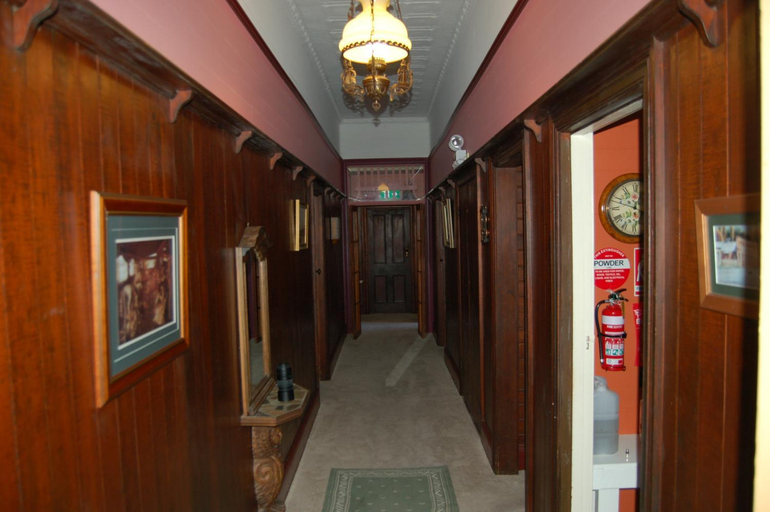 Others 3, Deepwater Bank BnB, Glen Innes Severn