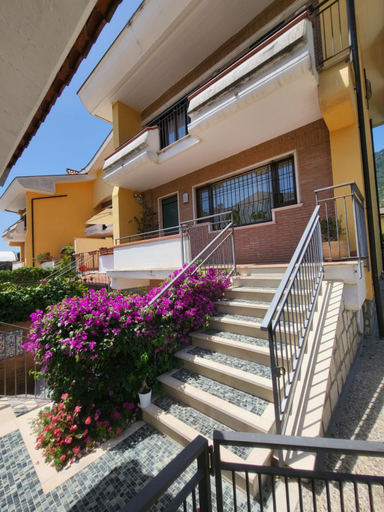 Others 2, B&B Rossella, Avellino