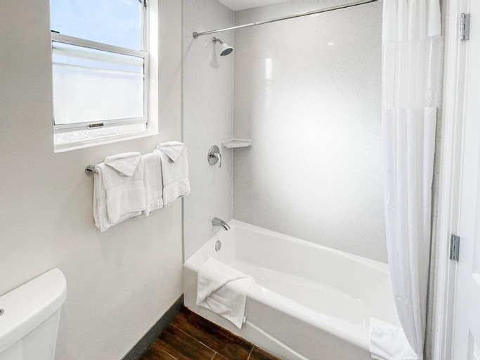 Bathroom 7