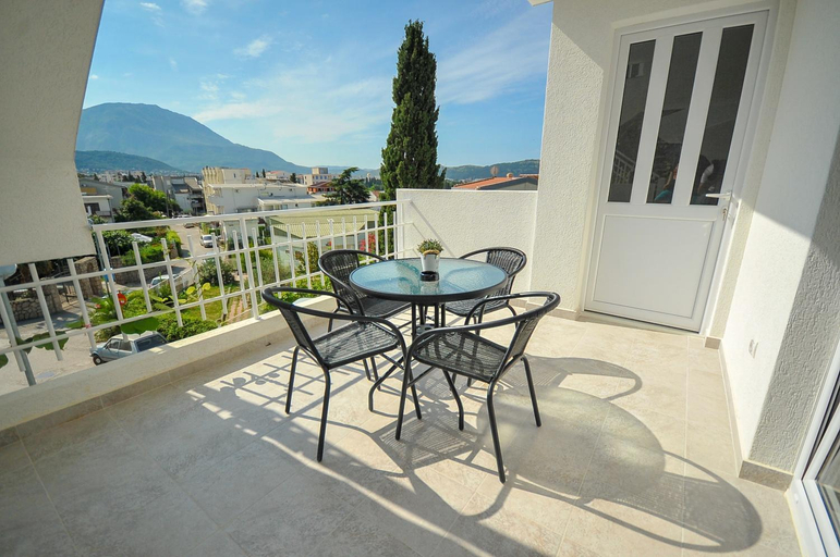Others 3, Apartmani Vitic