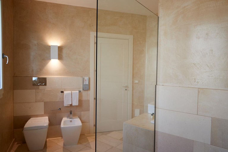 Bathroom 5, Montiro Hotel, Lecce