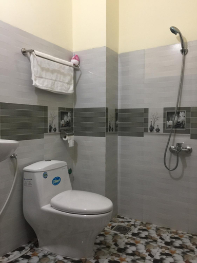 Bathroom 3, Khach san Ngoc Thuong, Qui Nhơn