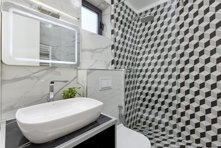 Bathroom 2, Moderna Luxury Apartments with HEATED pool