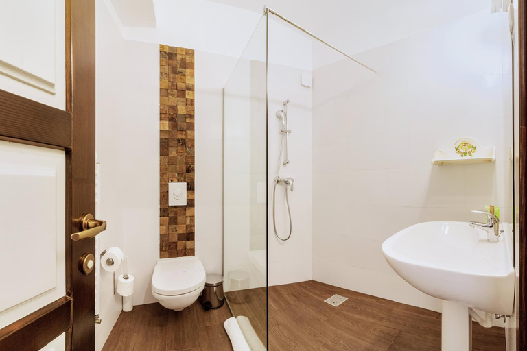 Bathroom 4, Wolkendorf Bio Hotel & Spa, Vulcan