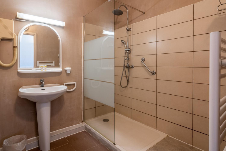 Bathroom 3, Hotel Hibiscus, Corse-du-Sud