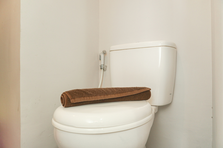 Bathroom 5, Nice Studio Loft Mezzanine at Kubikahomy Apartment By Travelio, Tangerang Selatan