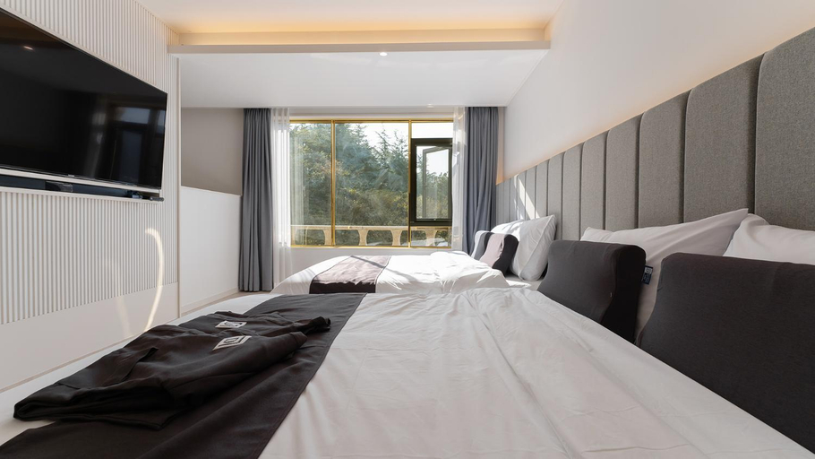 Bedroom 4, Denbasta Forest hotel, Buk