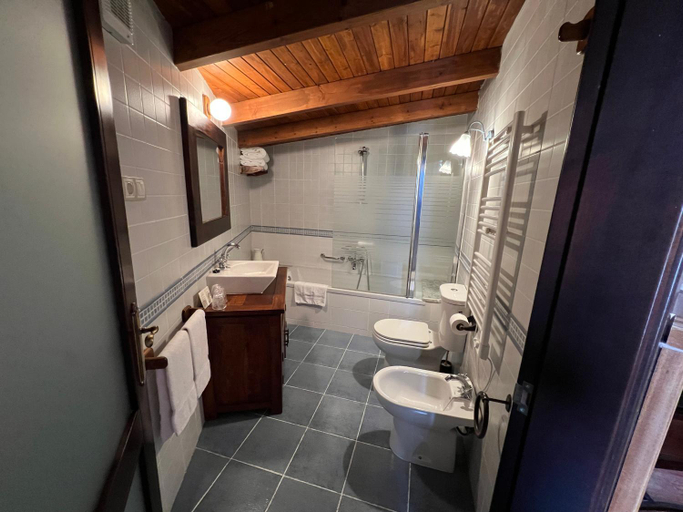 Bathroom 3, Hotel Rustico Finisterrae, A Coruña