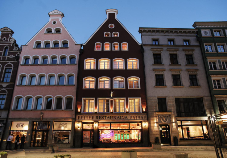 Exterior & Views