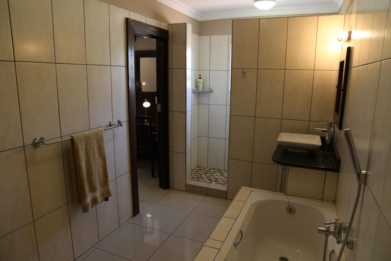 Bathroom 4, Klein Windhoek Guesthouse, Windhoek East