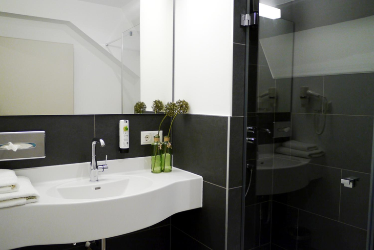 Bathroom 5, Das Brunners Hotel, Weiden in der Oberpfalz