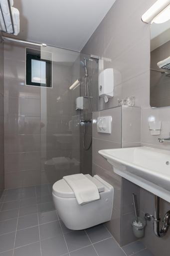 Bathroom 3, Hotel Vimbula, Dubrovnik