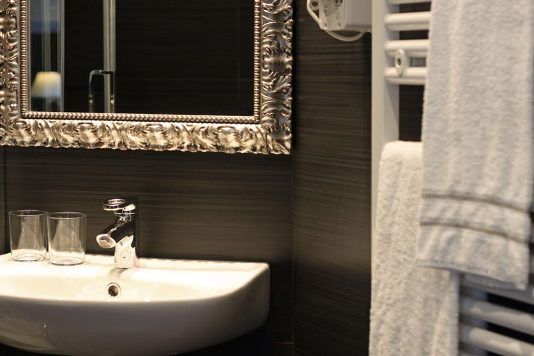 Bathroom 9