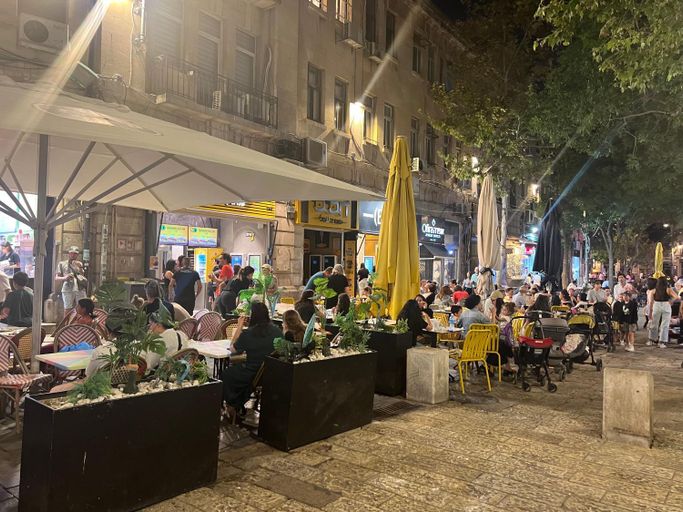 Food & Drinks, Apartment in Rehavia Jerusalem