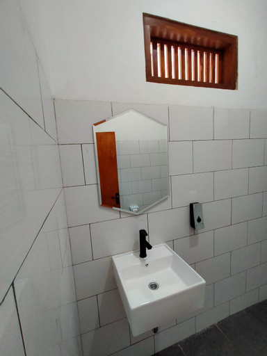 Bathroom 7