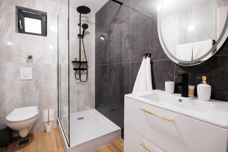 Bathroom 3, LIANE BOUTIQUE HOTEL, Campulung Moldovenesc