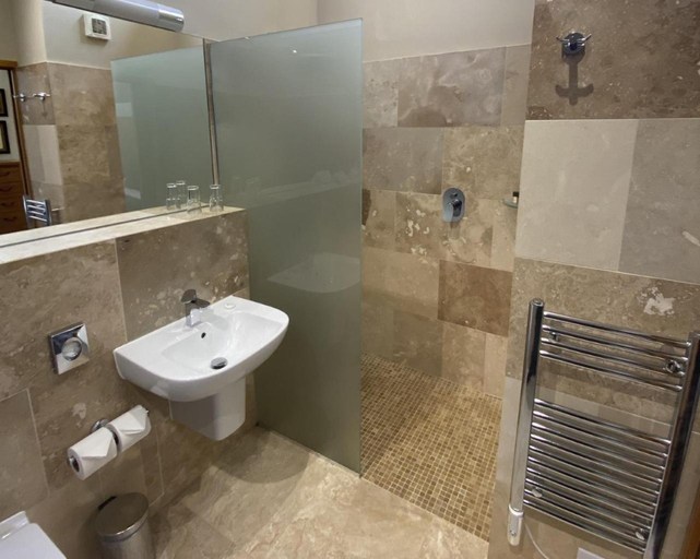 Bathroom 3, The Carpenters Arms, North Yorkshire