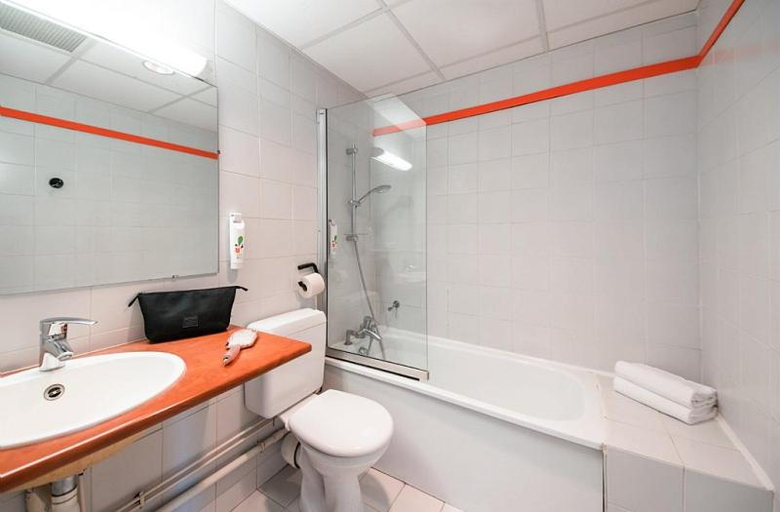 Bathroom, Ibis Styles Chambery Centre Gare, Savoie