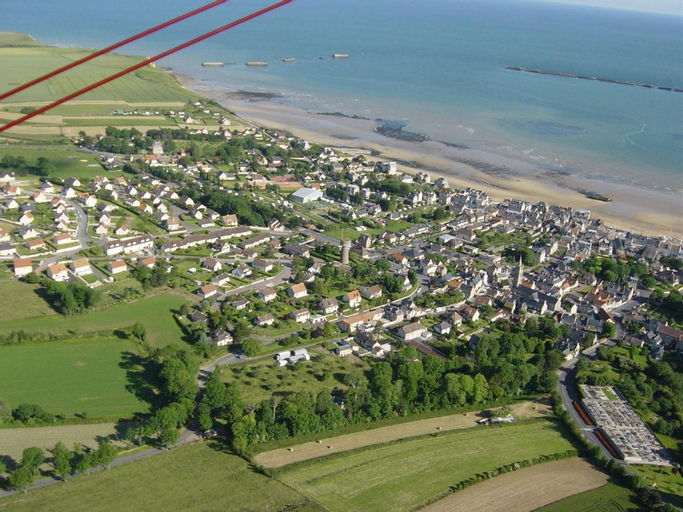 Exterior & Views 2, la glycine, Calvados