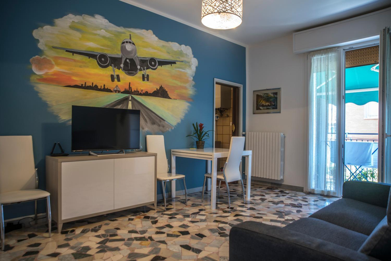 Others 5, FLY HOUSE BOLOGNA...un appartamento al volo, Bologna