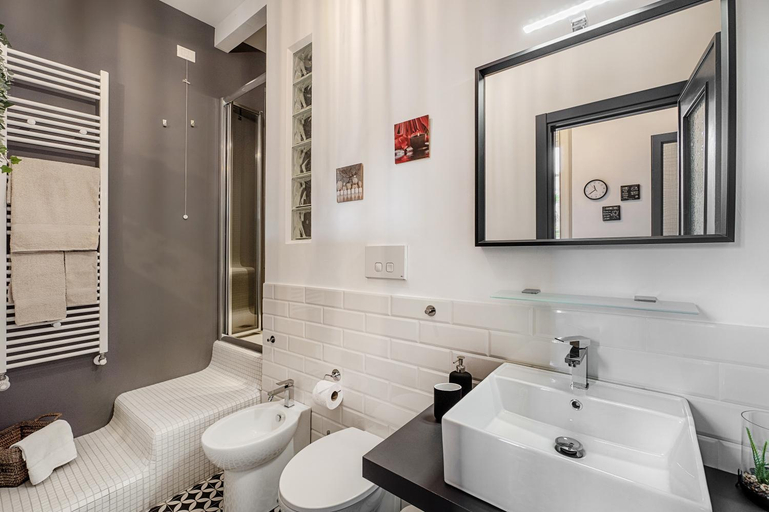 Bathroom 2, I CARIZZI, Ragusa