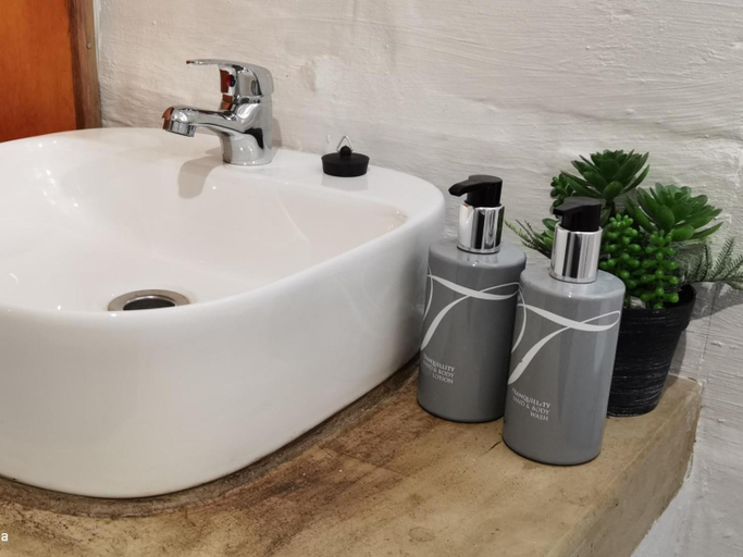 Bathroom 2, Kingfisher Bush Lodge, Umkhanyakude