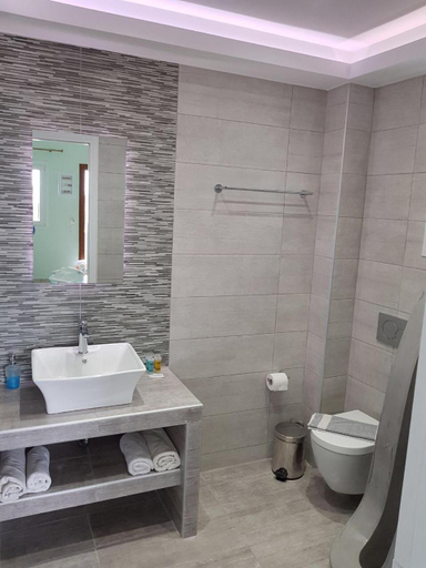 Bathroom 3, Moonlight Apartments, South Aegean